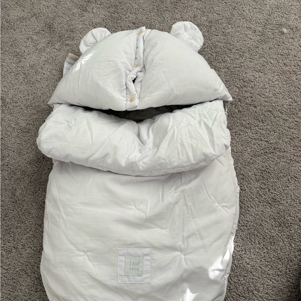 7AM Enfant White Baby Pod